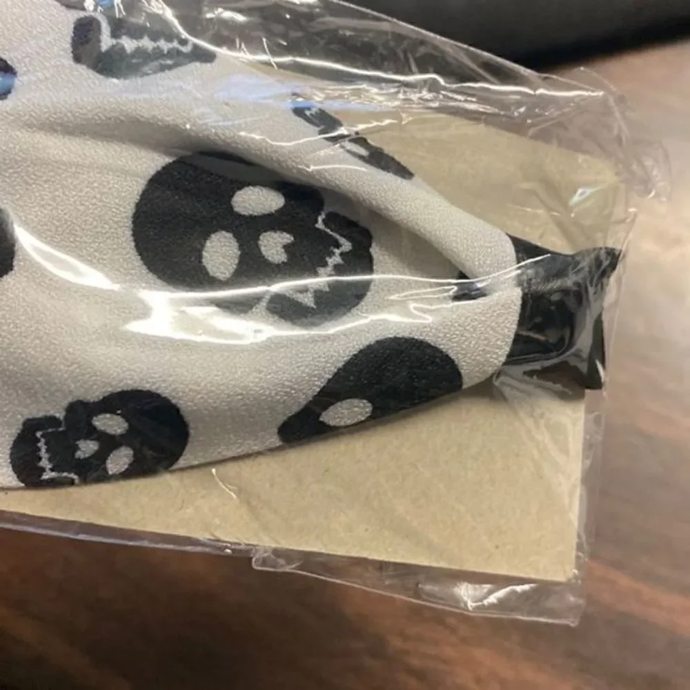 NWT Flying Haunted Printed Skulls Spooky Halloween White Goth Cloth Headband